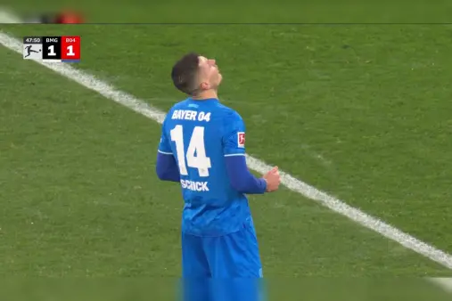 [Highlights] So close! Schick's tight-angle shot hits the frame and bounces out