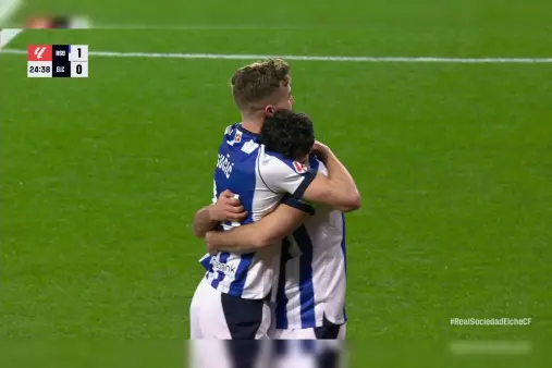 [Goal] Lucky break! Sučić's miscued shot wrongfoots the defense, then scores on the rebound