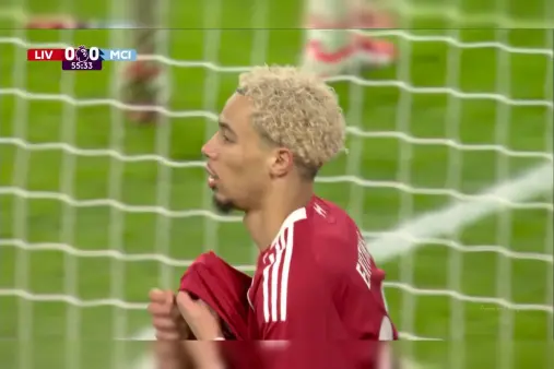 [Highlights] Intensity cranked up! Ekitike meets Salah's outside-the-foot pass with a header just wide