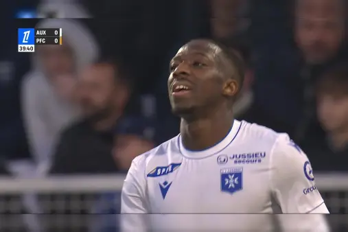 [Highlights] Happiness comes too suddenly! Lamine Gueye receives an opponent's pass in the box and has his shot saved