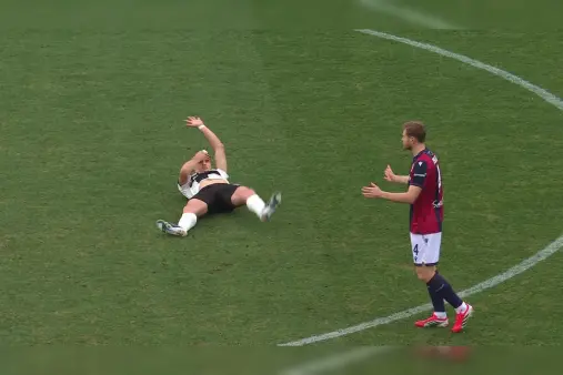 [Highlights] Pellegrino and Pobega collide in a challenge, the former holds his head and falls to the ground in pain