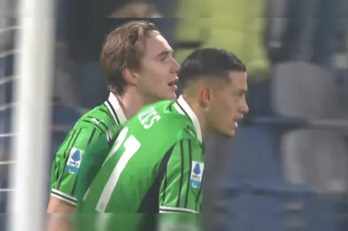 [Highlights] Lightning reaction! Izquierdo's follow-up shot denied by Sommer's quick dive