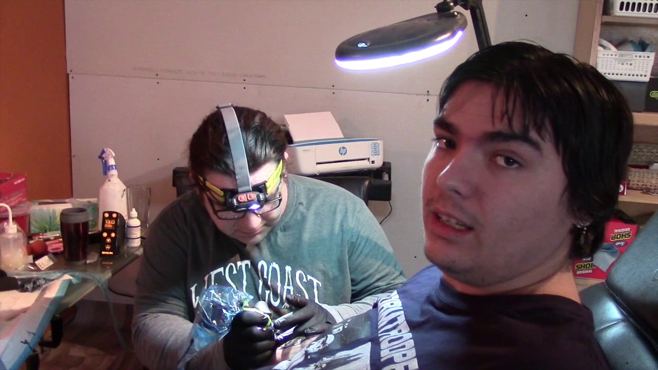 CHRISTIAN MARACLE GETS TATTOOED!