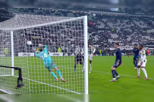 [Goal] Fighting back! Kalulu scores a header to level the game