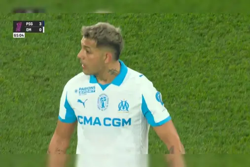 [Goal] Seals the win! Vitinha's interception leads to cross, Medina own goal