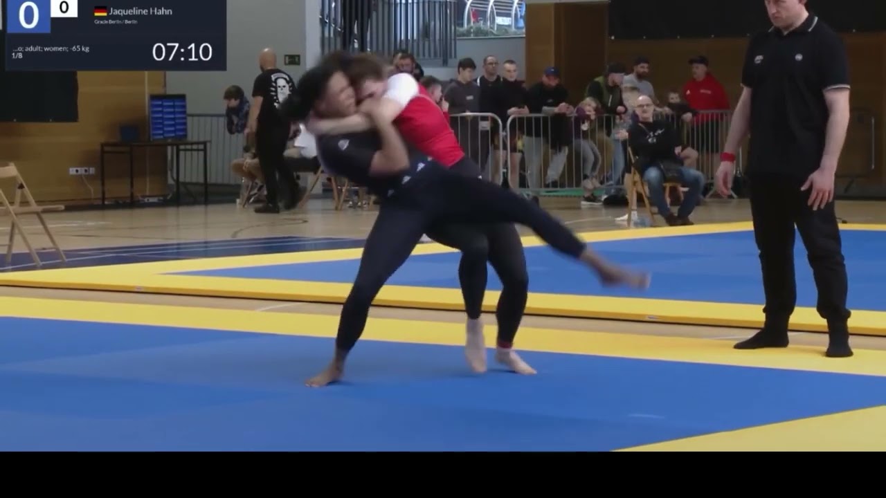 Laila Ohlhoff rear naked choke win
