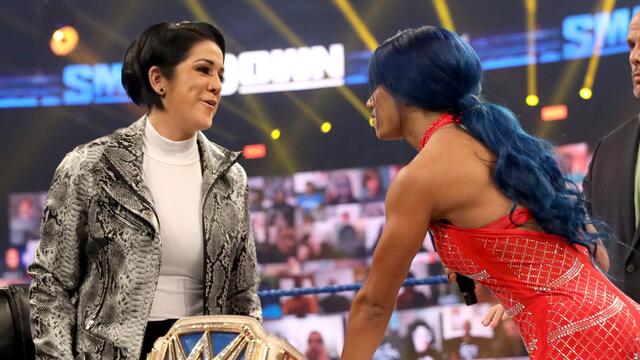 Bayley backs away from contract signing with Sasha Banks: SmackDown, Oct. 16, 2020