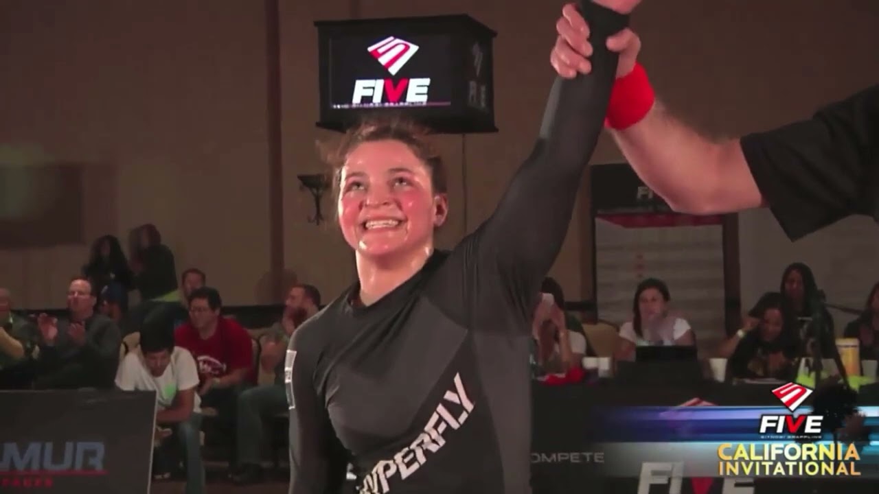 Pati Fontes suffers a brutal defeat in a ground fight