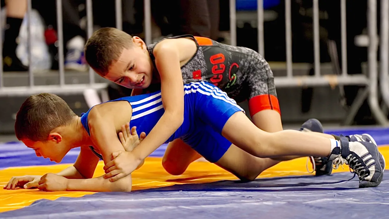 U13 Saifedinne Bouhany (NED) vs Isaya Hight (NED) 26kg. Greco-roman boys youth wrestling. B-cam-man