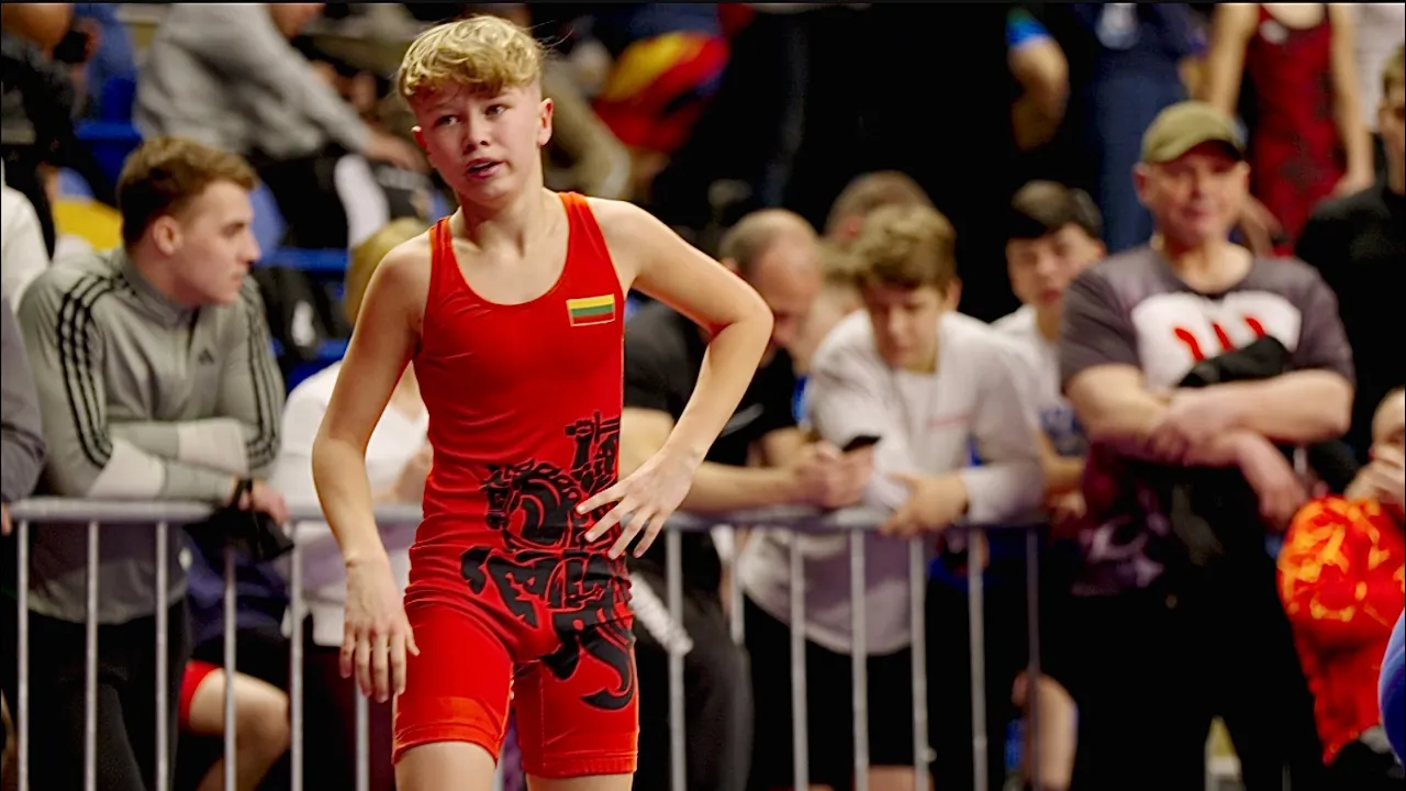 U13 Dominykas Tamaliunas (LTU) vs Joshua Thornhill (RSA) 42kg. Greco-roman boys wrestling. B-cam-man