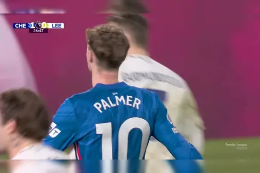 [Highlights] Confident! Palmer receives the ball in his own half, drives forward and takes a curled shot that's too straight