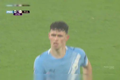 [Highlights] Foden's volley from the edge of the box blocked by a defender out for a corner