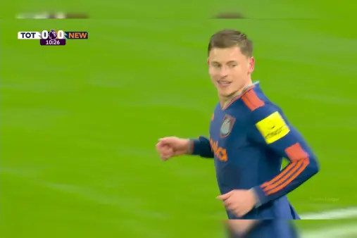 [Highlights] Creative attempt! Barnes tries a backheel shot, saved by the goalkeeper