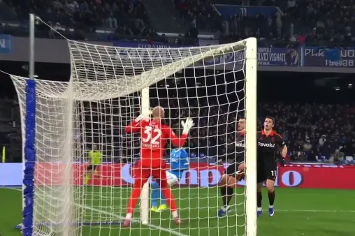 [Highlights] Duvikas heads the cross, but misses the chance as he sends it over the bar