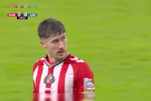 [Highlights] When the feeling hits, take a shot! Hume controls the ball outside the box and fires over the bar