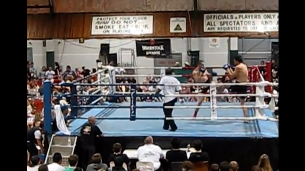 Mantis Kungfu Overwhelms Muay Thai Guy background