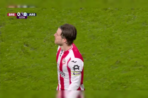 [Yellow Card] Jensen shown yellow for tactical foul, bringing down Madueke