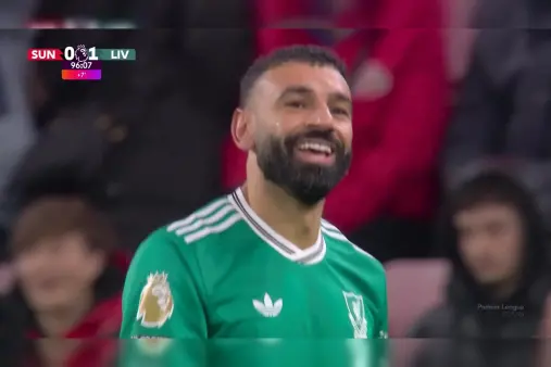 [Highlights] So close! Salah's clever half-volley grazes the post and goes out for a corner