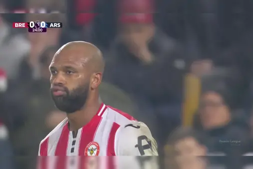 [Highlights] Making amends! Raya's quick dive denies Thiago's header