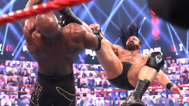 Drew McIntyre vs. Bobby Lashley: Raw, May 10, 2021 background
