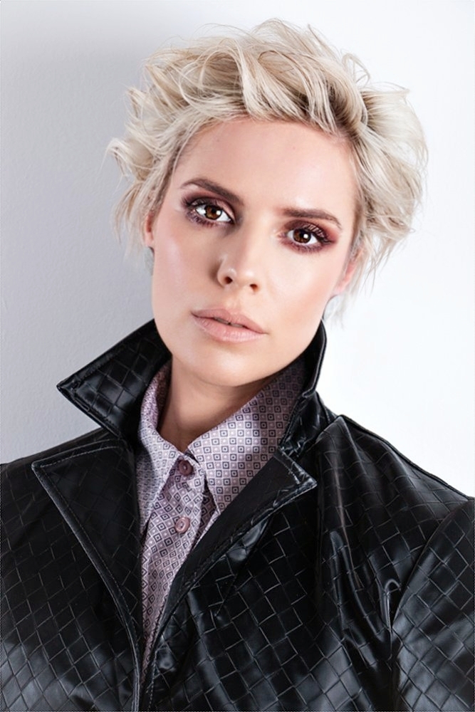 actor Louise Lambert large photo