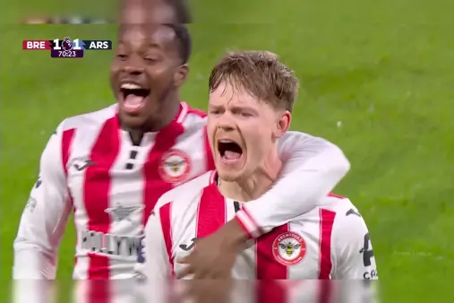 [Goal] The suspense remains! Van den Berg's header assist, Lewis-Potter's diving header finds the net