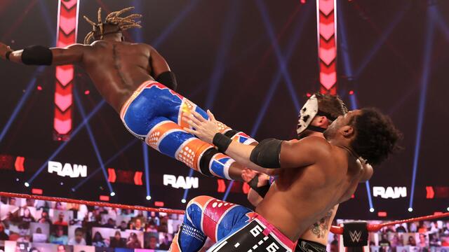 The New Day vs. RETRIBUTION: Raw, Feb. 8, 2021