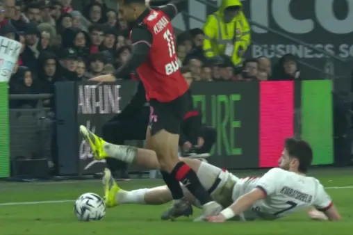 [Highlights] Intensity maxed! Kvaratskhelia takes down opponent with a scissor tackle