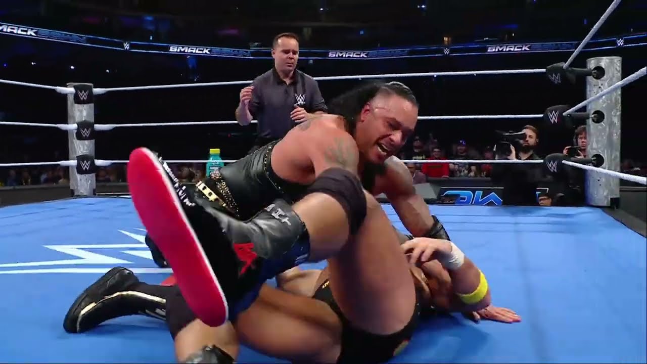 Damian Priest Vs LA Knight - WWE SmackDown 2 de Mayo 2025 Español background