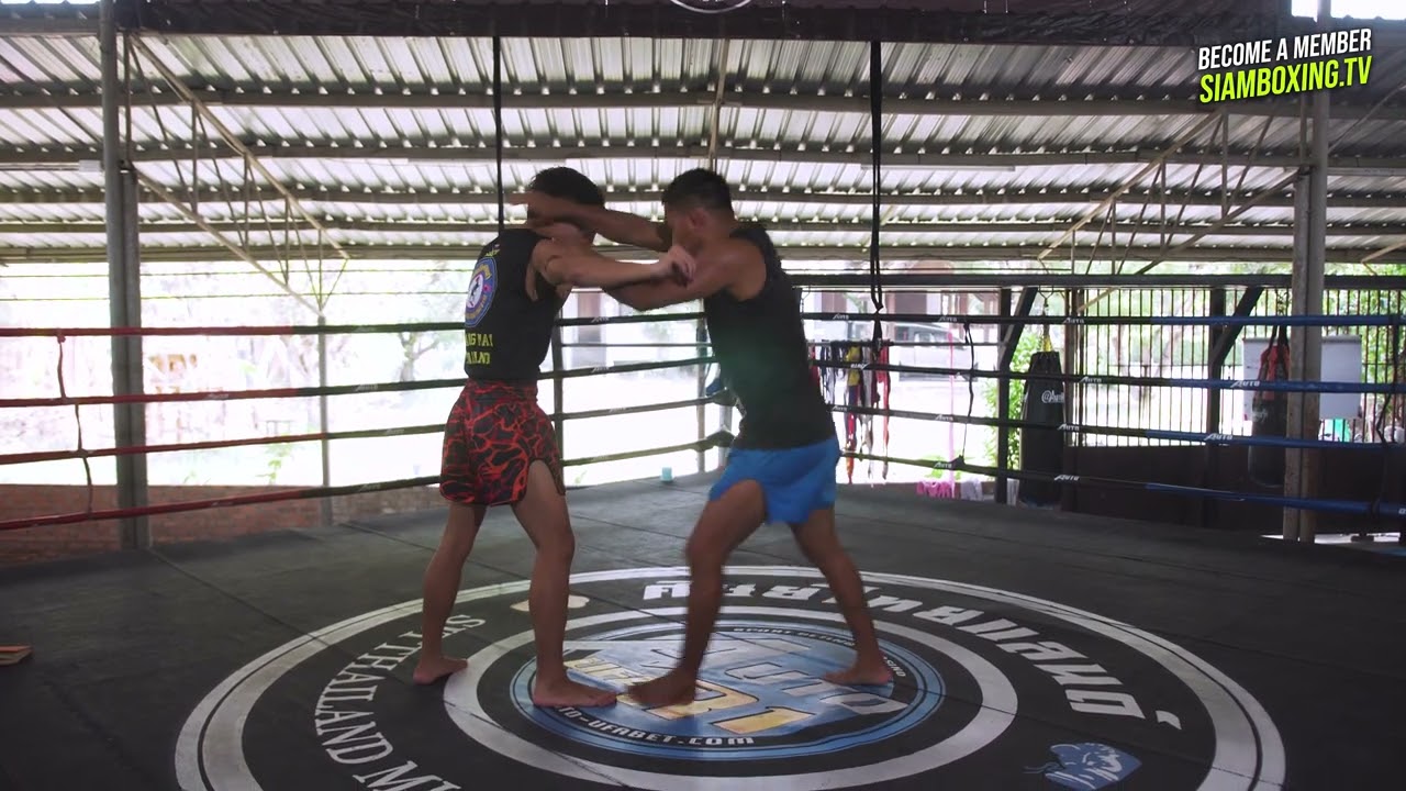 Thailand Pinsinchai Punch Block and counters with elbows and knees