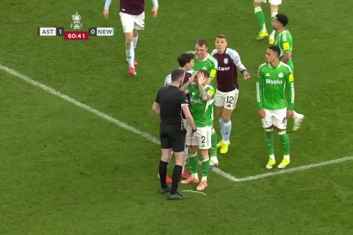 [Highlights] Controversial! Digne handles the ball, referee doesn't award a penalty but gives a free kick