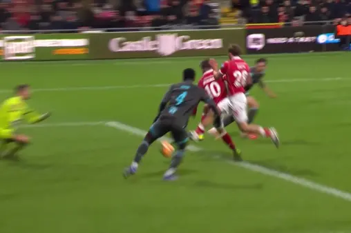 [Goal] A lucky deflection! Langman's shot is blocked by Windass into the net