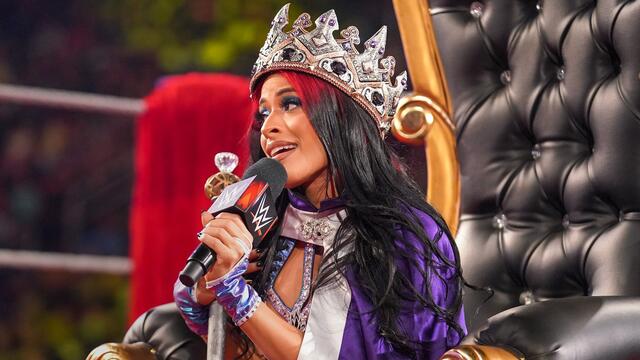 Queen Zelina makes her first royal proclamation: Raw, Oct. 25, 2021 background