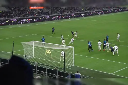 [Highlights] Calhanoglu's long-range strike from the edge of the box, Di Gregorio makes a diving save