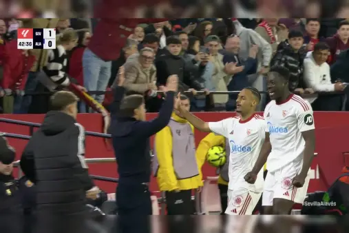 [Goal] Luck is part of strength! Sow cuts inside and shoots, ball takes a deflection into the net