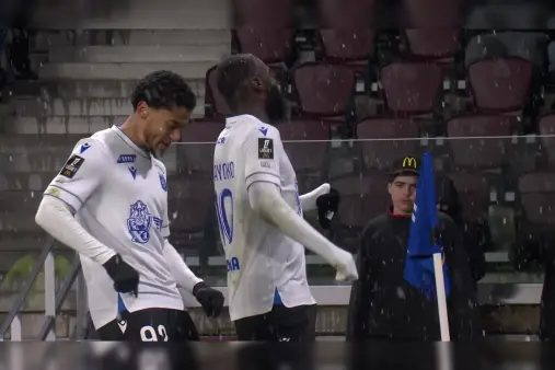 [Goal] Key Player! Sinayoko sprints to receive and curls home a goal