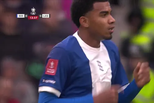 [Highlights] Another attempt! Solis' long-range shot from outside the box poses a threat