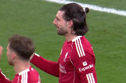 [Goal] Like a tiger descending a mountain! Salah's delicate assist, Szoboszlai makes a late run and blasts home