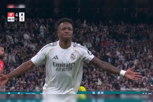 [Goal] Repeating the scenario! Vinicius wins a penalty again and converts it himself