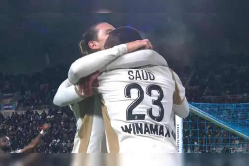 [Goal] Seizing the initiative! Said blasts a powerful shot into the net from inside the box