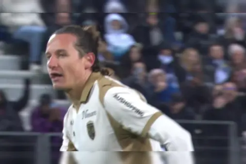 [Goal] Game over! Abdelhamid wins a penalty, Thauvin converts it with a shot