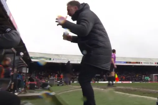 [Highlights] Coach holds head in regret! Jamie Walker's poke over the bar