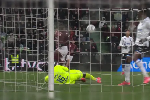 [Highlights] Cool defense! Metz's two-pronged attack, Leon calmly makes a diving save
