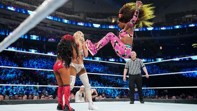 Sasha Banks & Naomi vs. Carmella & Queen Zelina: SmackDown, April 1, 2022