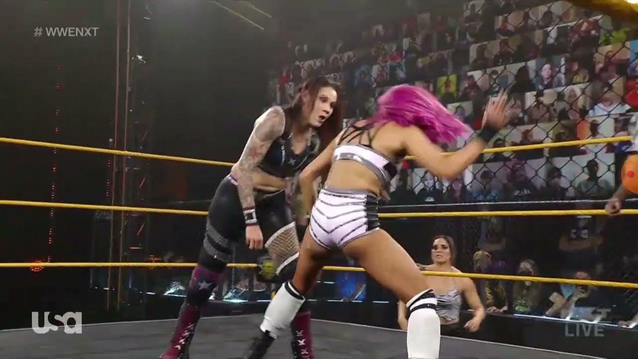 Dakota Kai V.S Mercedes Martinez 2/2 background