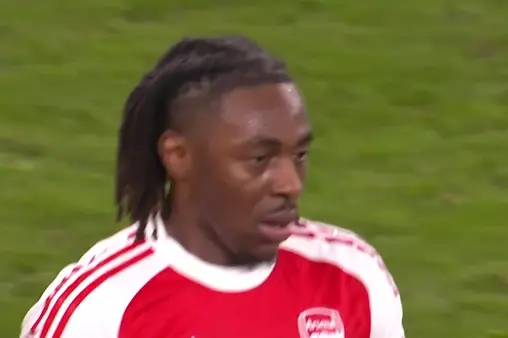 [Highlights] Eze's one-touch turn and shot, Tickell timely controls the ball