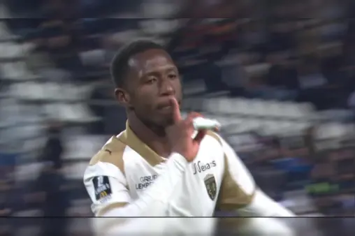 [Goal] Substitute makes an impact! Fofana beats the offside trap and scores with a low shot