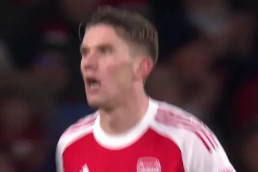 [Highlights] Ben White plays a through ball, Yorke's shot hits the post