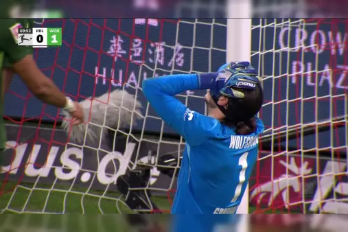 [Goal] Super blunder! Grabara's goal kick intercepted, Diomande scores with a sliding shot