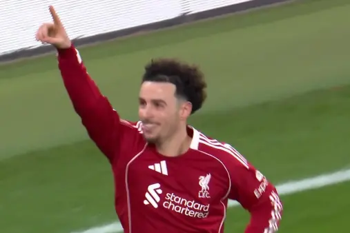 [Goal] Wing combination! Kelechi steals and crosses, Jones scores to break the deadlock